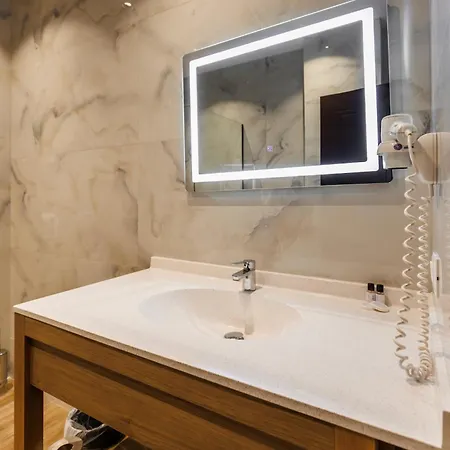 Amelia Mare 5* Golem