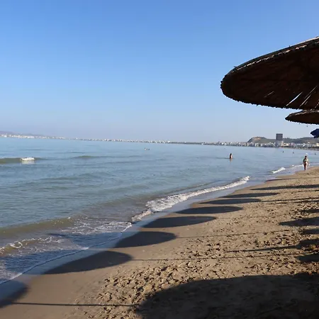 Amelia Mare 5* Golem