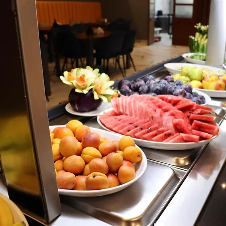 Amelia Mare Golem (Tirana)